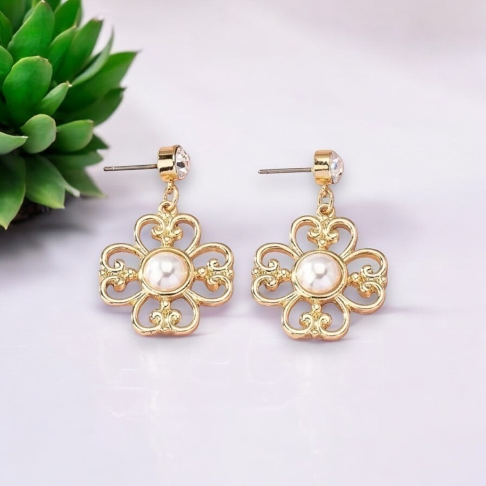 18k Gold Tone Faux Pearl Gold Tone Earrings